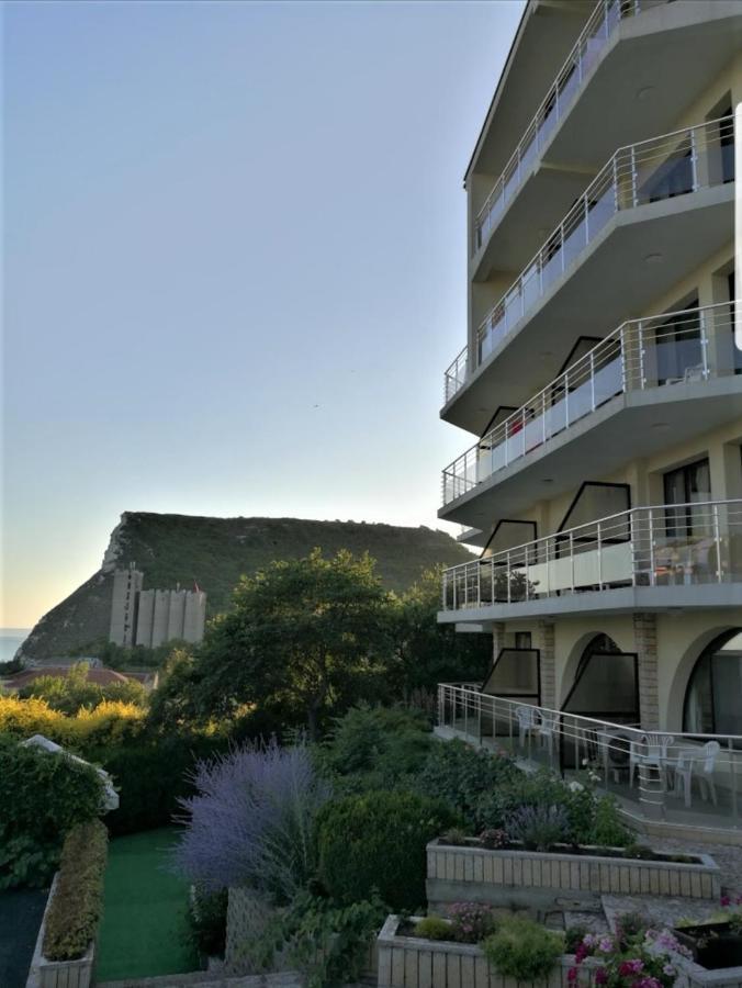 Family Hotel Venera Kavarna Exterior photo