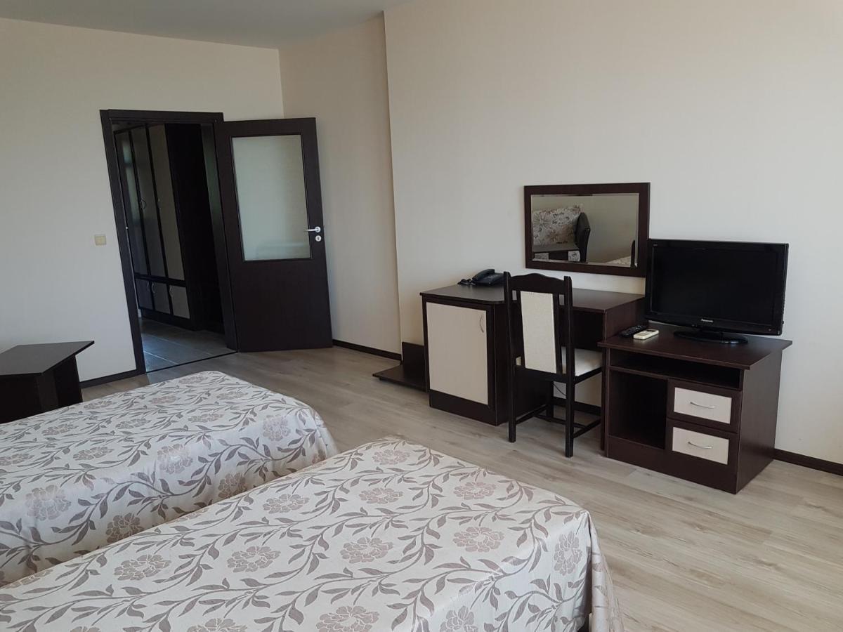 Family Hotel Venera Kavarna Exterior photo