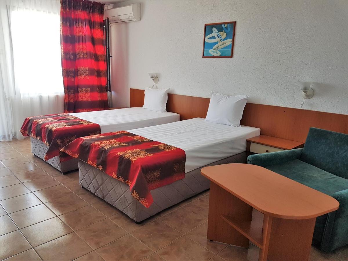 Family Hotel Venera Kavarna Exterior photo